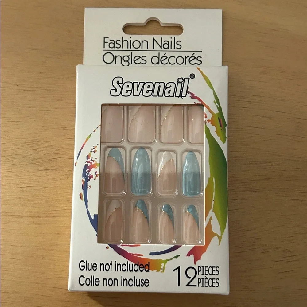 Free with Bundle New 12pc Press-On Nails Skin Tone Blue White Gold 🩷🩷